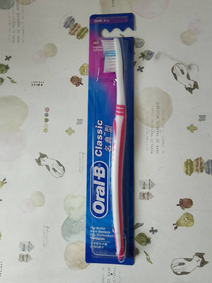 【Oral-B 歐樂B】名典型牙刷軟毛40號/支顏色隨機出貨(效期:2031年1月4號)特價15元