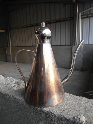 二手不銹鋼帶蓋 ---手沖咖啡壺----義大利製---容量1公升