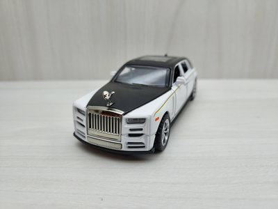 全新盒裝~1:36~勞斯萊斯 幻影 黑白色 合金 模型車(聲光車)玩具 兒童 禮物 收藏 交通