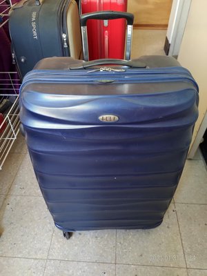 行李箱，ELLE，硬殼，約28吋，高約75，寬約45，厚約30，有局部修補如照片