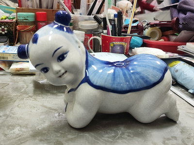 典藏級的逸品,早年由 " 中華陶瓷 " 廠所製作的男娃娃一隻~~!