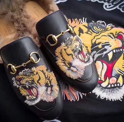【COCO 精品專賣】Gucci 451209 shearling-lined loafers 繡虎頭羊毛 男拖鞋 現貨