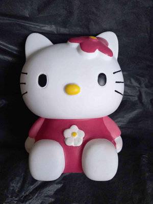 【韓國創意防摔存錢罐】Hello Kitty凱蒂貓~全身坐姿造型 撲滿/存錢筒/擺飾