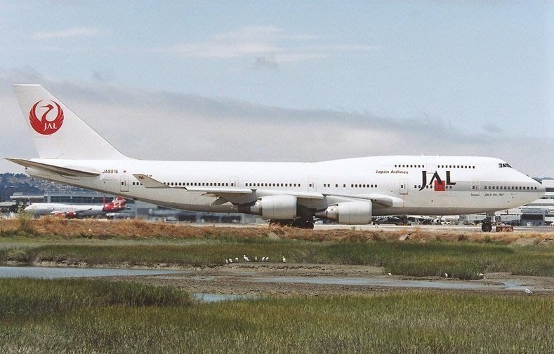 飛行夢想家**JC Wings 1/200 日本航空JAL Boeing 747-400 JA8915