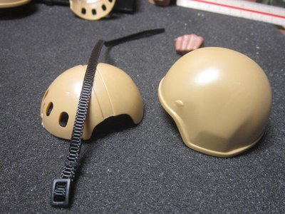 LJ1沙漠部門 mini模型1/6沙色功夫龍頭盔一頂(內外盔可分開)