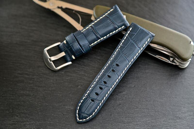 沛納海的新衣深藍色高質感26mm收22mm可替代panerai原廠錶帶之鱷魚皮紋真牛皮錶帶白色縫線