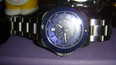 瑞士製造VICTORINOX藍面石英潛水錶