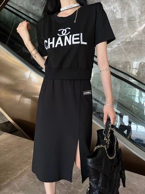 MOMO優選#CH 香 新款短袖半身裙休閑套裝字母logo繡花墊肩顯氣質小貼標裝飾