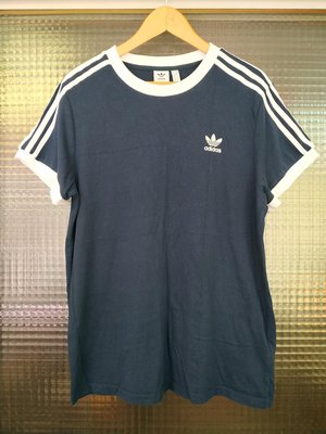 愛迪達 Adidas 深藍色白色運動休閒純棉圓領短袖T恤上衣(男)