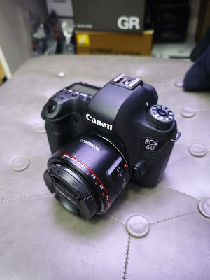 佳能EOS 6D+小痰盂鏡頭，全畫幅單反相機，搭配永諾50m