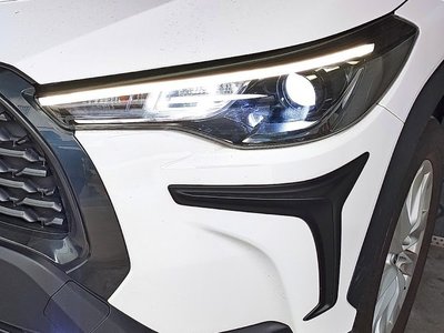 (小鳥的店)豐田 2020-22 Corolla CROSS 豪版升級頂規版頭燈 光導 光條式頭燈 交換件