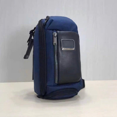 小Z代購#TUMI 232399D 深藍 腰包胸包 優質尼龍拼皮革 牛皮 多夾層 簡約時尚 旅行 外出包