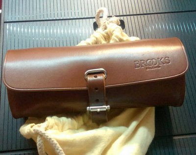 現貨 ╭☆壬成洋行☆╯BROOKS CHALLENGE TOOL BAG 座墊置物工具包 蜂蜜、褐、黑 三色