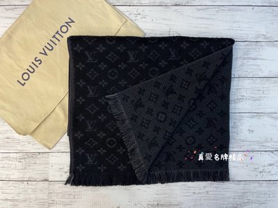 《真愛名牌精品》LV M70520  Classic系列滿版立體編織Logo羊毛圍巾(黑色)*全新品*代購