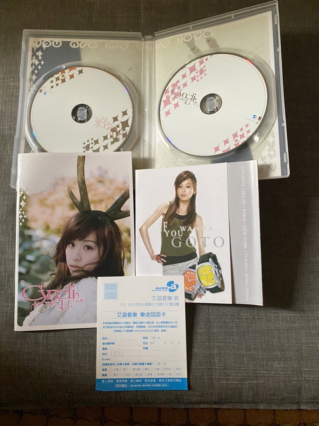 王心凌Cyndi-With U 精裝版CD+VCD 罕見hit Fm 大台柱貼紙黏貼特價:1500 