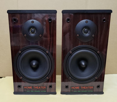美國 BARY  二音路高音質喇叭美國公司 出品 型號：TTS-1數位音響喇叭 二音路 優美高音質音箱 低音：5.5英吋 高音：2.5英吋 木質音箱 功能正常