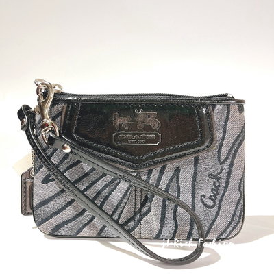 就愛精品店❤️ COACH 專櫃款特殊斑馬紋造型黑灰色織布手拿包-附禮盒 #44410