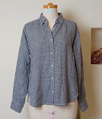 ☘ Preloved 舊愛二手衣☘ 日本品牌【UNIQLO】法式簡約質感 深藍色格子亞麻襯衫 50018古着