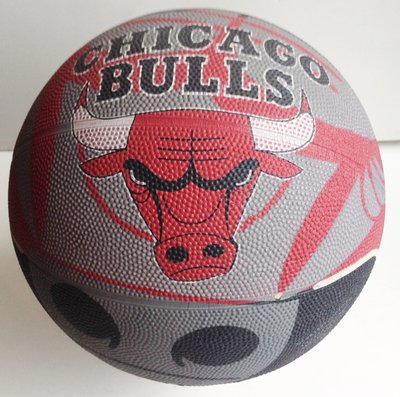 《**運動休閒** 》SPALDING 斯伯丁 NBA芝加哥公牛隊紀念籃球