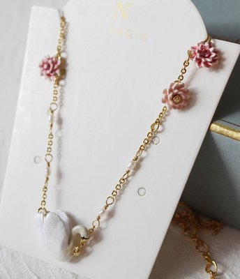 廠家直銷#Les Nereides 法國巴黎琺瑯釉首飾品 白天鵝珍珠 三朵粉色睡蓮花 可愛氣質項鏈