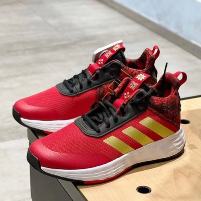【100%正品】愛迪達Adidas男大童OWNTHEGAME CNY 2.0 K新年款運動籃球鞋紅色GY0813 可開發