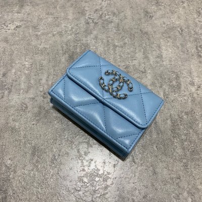 Chanel 19 Mini 三折短夾 藍色 山羊皮  《精品女王全新&amp;二手》