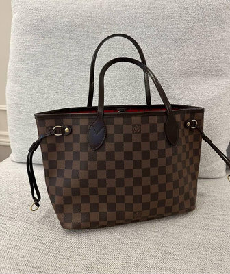 LV 咖啡 深棕色 neverfull 棋盤格 tote托特包 稀有的小號手提包 耐看輕巧、實用好裝 95 新，外觀完好 內裏乾淨 配件：防塵套，紙袋