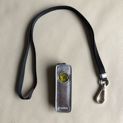 [熊熊之家3]保證正品 Prada 銀色 iPod Shuffle 保護套 脖掛