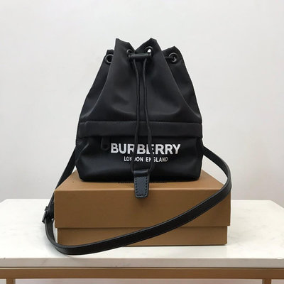 Cindy精品代購 Burberry 時尚精品包 包包 水桶包 肩背包 黑色 大空間可手提肩背