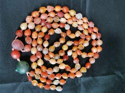 【巽玉閣】蒙古阿拉善艷色糖心混花點經脈瑪瑙108顆原石項鍊-奇石,原石串,原礦,收藏