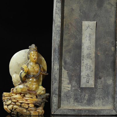 珍藏品 木盒裝藏壽山石雕刻觀音賜福觀音佛像擺，觀音佛像凈長11厘米寬6.5厘米高16.3厘米，凈重981克，300，，4917古玩 收藏 擺件