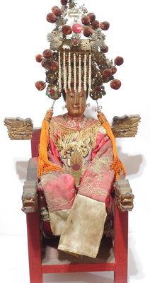 台灣古董木雕神像 ，約一尺六吋脫椅軟身 ，媽祖/軟身媽祖/天上聖母/天后媽祖。樟木 ，開門老件 。體態典雅 ，古典老體/難得好件 ！