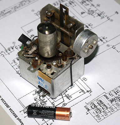 **免運費**拆機零組件-Philips真空管收音機 FM機板+Miniwatt ECC85 可供維修或拆零組件..