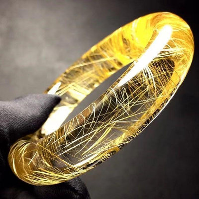 天然金髮晶鈦晶手鐲. 內徑57.5*15.5*12.5mm，89.2g.產自巴西的老礦鈦金，白體金髮，板狀鈦金，招正財聚財，能量超強