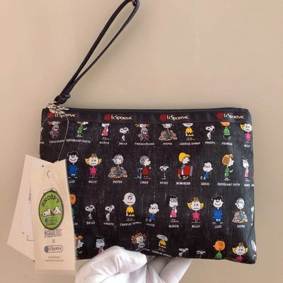 ╭＊全新現貨＊╯LeSportsac x Snoopy 灰色史努比 8236 大號掛繩款手拿包化妝包收納包 防水零錢包