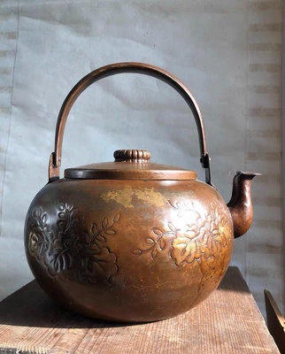 日本早期手工鏨刻草花紋老銅壺水注
