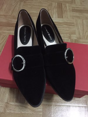 全新日本品牌女鞋 Oriental Traffic 黑色麂皮金屬尖頭低跟鞋 通勤鞋 39號 附同品牌鞋盒