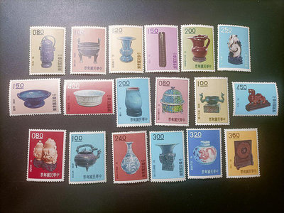 T86 臺灣郵票，前18寶，全膠無貼，老郵票膠微黃，請見圖。