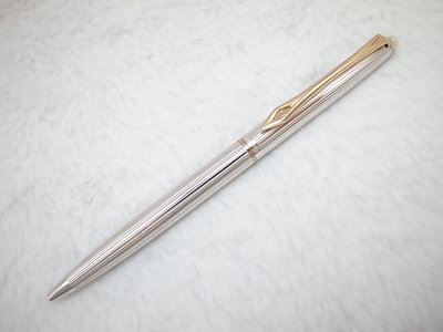 B565 美麗的 MIKIMOTO 日本製 銀色條紋原子筆 菱格紋筆夾(8.5成新)(旋轉式)