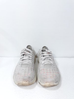 二手Under Armour 女運動鞋24. 5號，售649元。