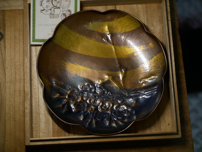 日本玉川堂經典，梅紋，純手工制作捶打，銅果子缽一個，重量高達