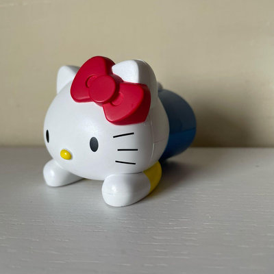 ［清衣架］Hello Kitty擺飾 材質是硬塑膠 本來是圖十的USB雙插座 但插頭壞了 只能算是擺飾 品相如照片 二手物寄出概不能退換 十分感謝