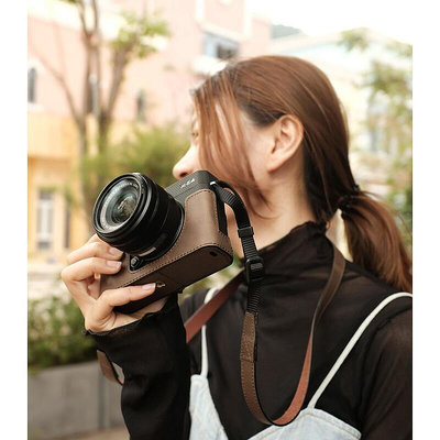 Fujifilm富士XE4相機套 皮套 相機包 x-e4微單底座牛皮保護套半套手柄配件