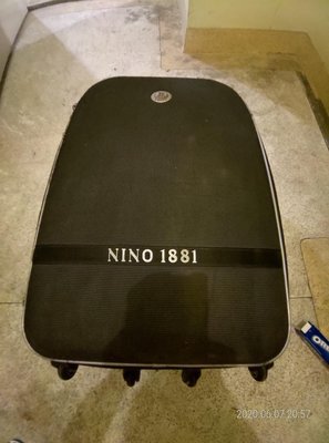 30吋行李箱，NINO 1881，可約捷運面交