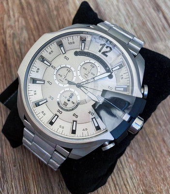 DIESEL Mega Chief 銀白色錶盤 啞光銀色不鏽鋼錶帶 石英 三眼計時 男士手錶 DZ4501