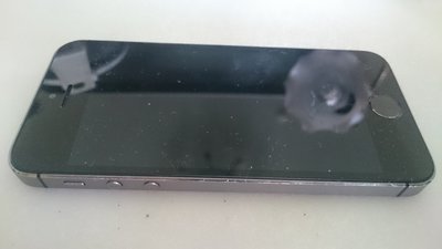 (免運)iPhone 5s 黑灰色無法開機cloud已鎖住無法解鎖,螢幕外觀如圖,當零件機賣