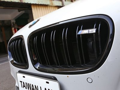 《※台灣之光※》全新寶馬BMW F10 F11 520D 523I 530D專用M5樣式亮黑鼻頭水箱罩組