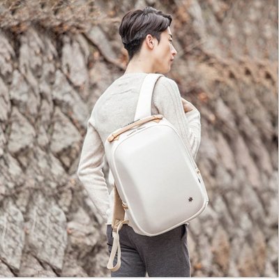 韓國同步新款雙肩包青年男士背包潮流貝殼型硬殼書包 / 電腦包 / 後背包 / 旅行包