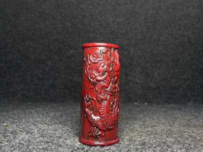 雞血石筆筒印章雞血石在中國有吉祥之意，紅色在中國有吉祥之意，寓意遠離災難。所以雞血石可以辟 舊藏 老貨 雜項【老物件】11695