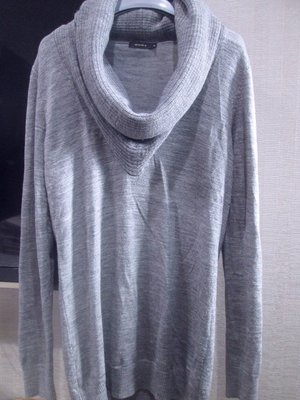 設計師MOMA淺灰色造型領口JOAN IROO SO NICE款設計羊毛針織長版上衣38號